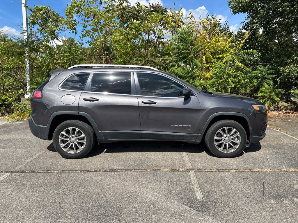 Used 2019 Jeep Cherokee Latitude Plus w/ Comfort/Convenience Group AWD/4WD image 2