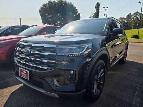 Used 2025 Ford Explorer Active w/ Active Comfort Package AWD/4WD image 7