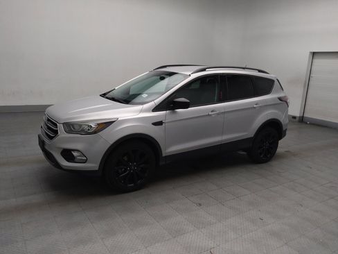 Used 2017 Ford Escape SE w/ SE Sport Appearance Package image 2