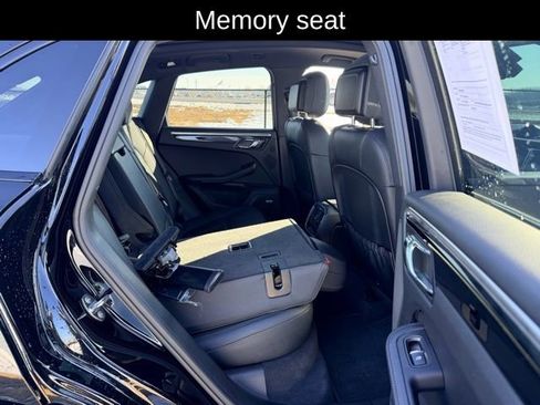 Used 2022 Porsche Macan S image 10