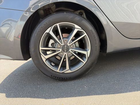 Used 2023 Kia Forte LXS image 9