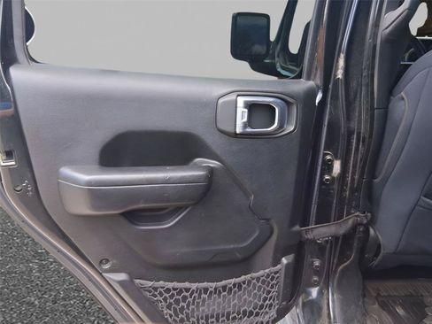 Used 2018 Jeep Wrangler Unlimited Sport S AWD/4WD image 10