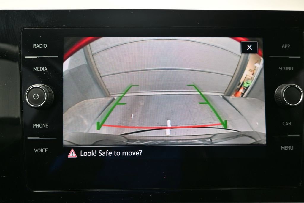 Used 2025 Volkswagen Jetta SE FWD image 17