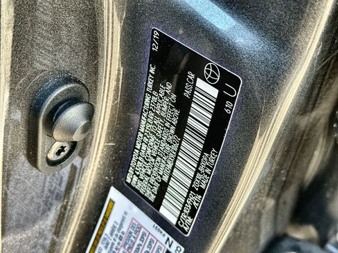 Used 2020 Toyota C-HR LE image 21