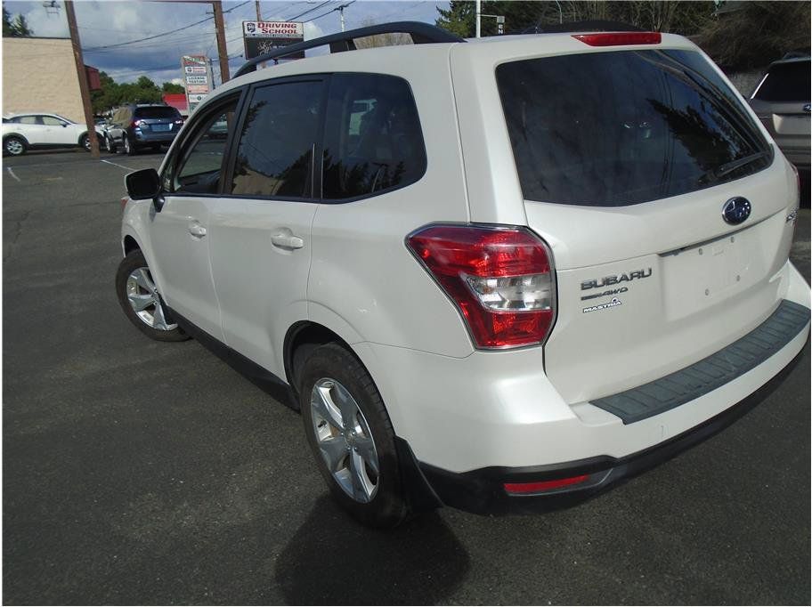 Used 2015 Subaru Forester 2.5i Premium w/ All-Weather Package AWD/4WD image 8