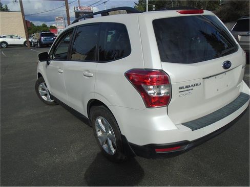 Used 2015 Subaru Forester 2.5i Premium w/ All-Weather Package image 8