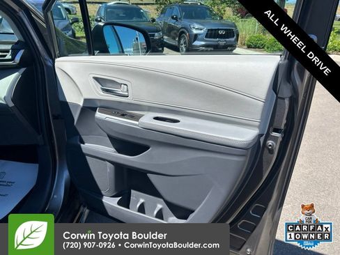 Used 2024 Toyota Sienna Limited AWD/4WD image 10