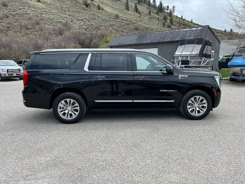 Used 2025 GMC Yukon XL Denali AWD/4WD image 6