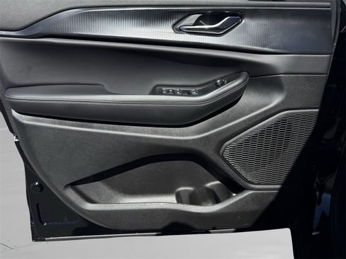 New 2025 Jeep Grand Cherokee Laredo w/ Luxury Tech Group I image 24