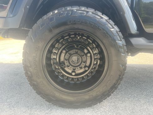 Used 2024 Jeep Gladiator Sport image 33