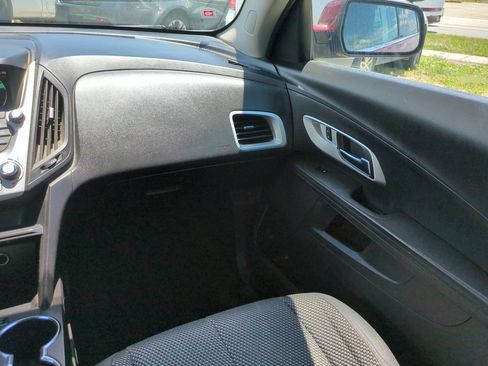Used 2017 Chevrolet Equinox LT FWD image 16