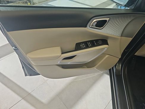 Used 2021 Kia Soul LX image 11