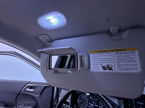 Used 2025 Mitsubishi Outlander SE FWD image 34