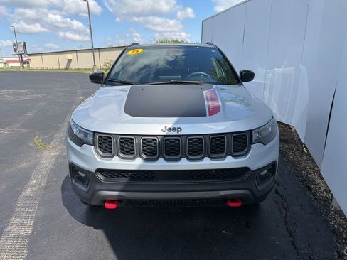 Used 2025 Jeep Compass Trailhawk AWD/4WD image 10