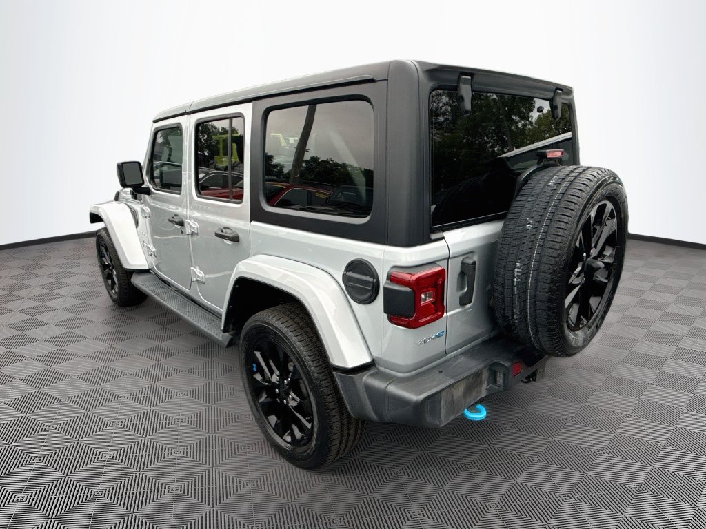 Used 2023 Jeep Wrangler Unlimited Sahara w/ Cold Weather Group AWD/4WD image 8