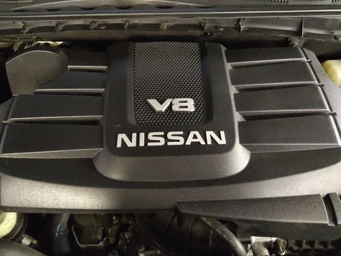 Used 2018 Nissan Titan SV w/ SV Convenience Package image 30