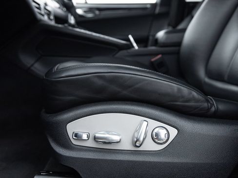 Certified 2021 Porsche Macan S AWD/4WD image 22