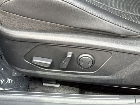 Used 2025 Hyundai Elantra Limited FWD image 14