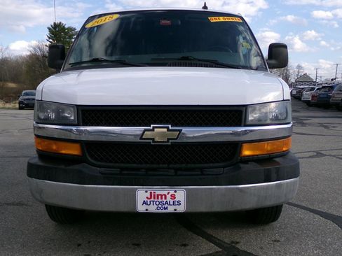 Used 2018 Chevrolet Express 2500 w/ Driver Convenience Package RWD image 5