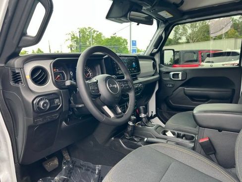 Used 2025 Jeep Wrangler Unlimited Sport AWD/4WD image 2