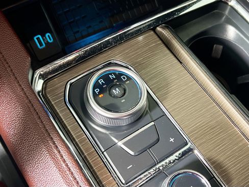 Used 2024 Ford Expedition Limited image 25