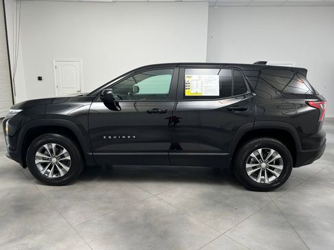 Used 2025 Chevrolet Equinox LT FWD image 4