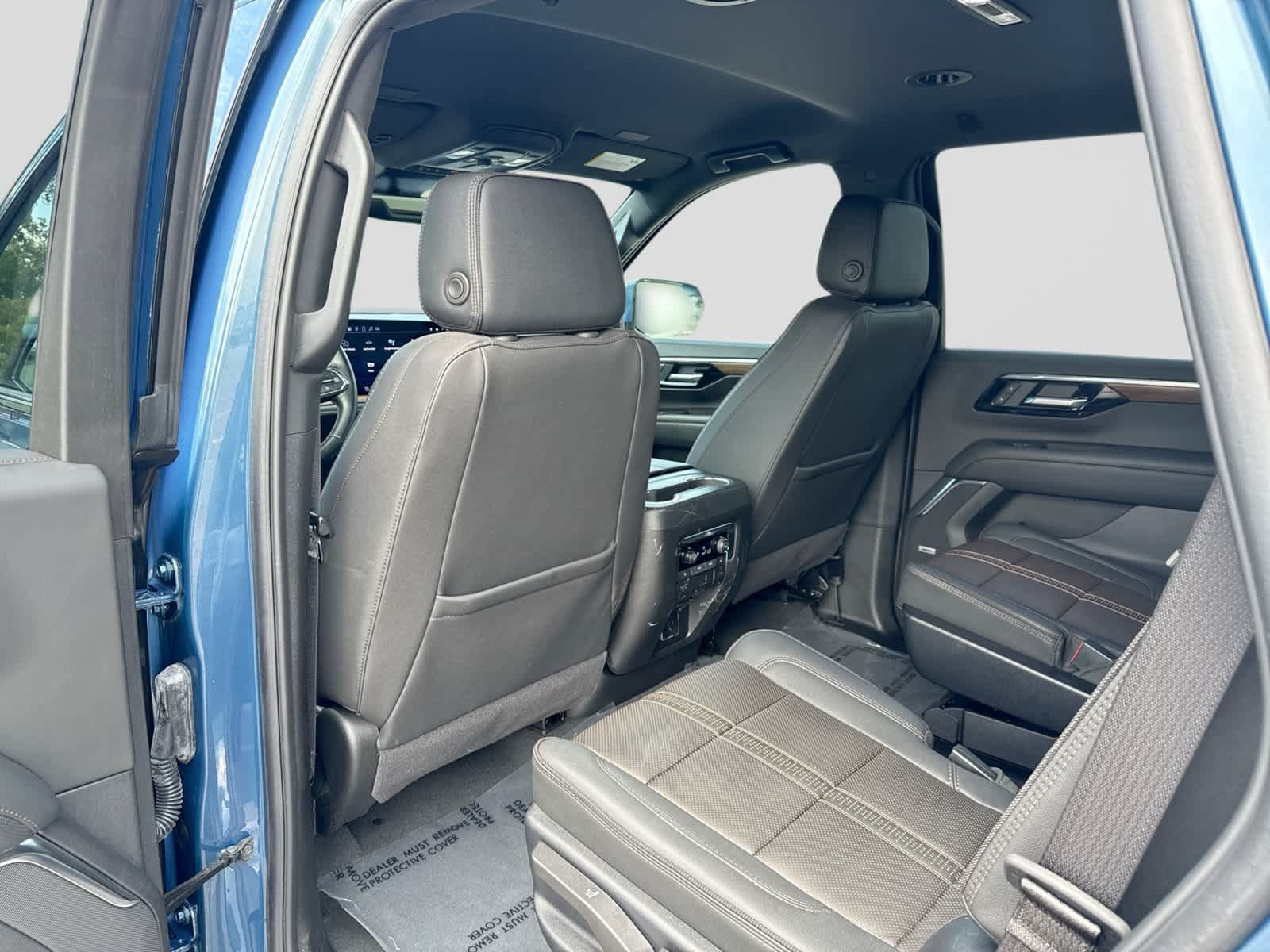 Used 2025 Chevrolet Tahoe High Country AWD/4WD image 24