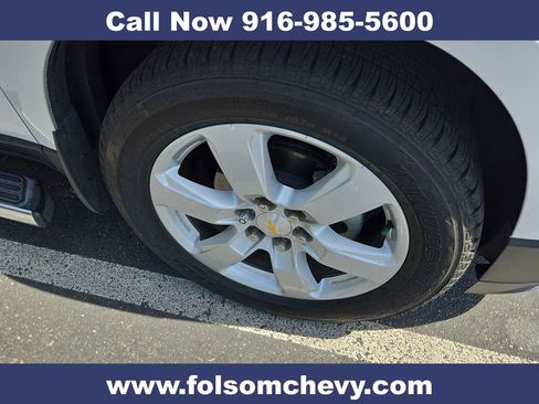 Used 2017 Chevrolet Traverse LT w/ Style and Technology Package FWD image 2