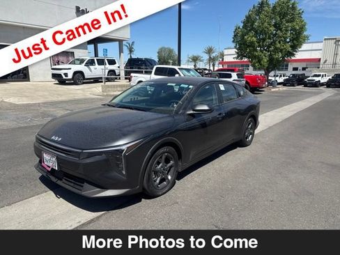 Used 2025 Kia K4 FWD image 1