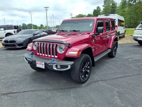 Used 2022 Jeep Wrangler Unlimited Sahara w/ Cold Weather Group AWD/4WD image 2