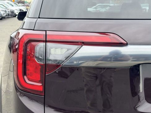 Used 2021 GMC Acadia AT4 w/ Technology Package image 8