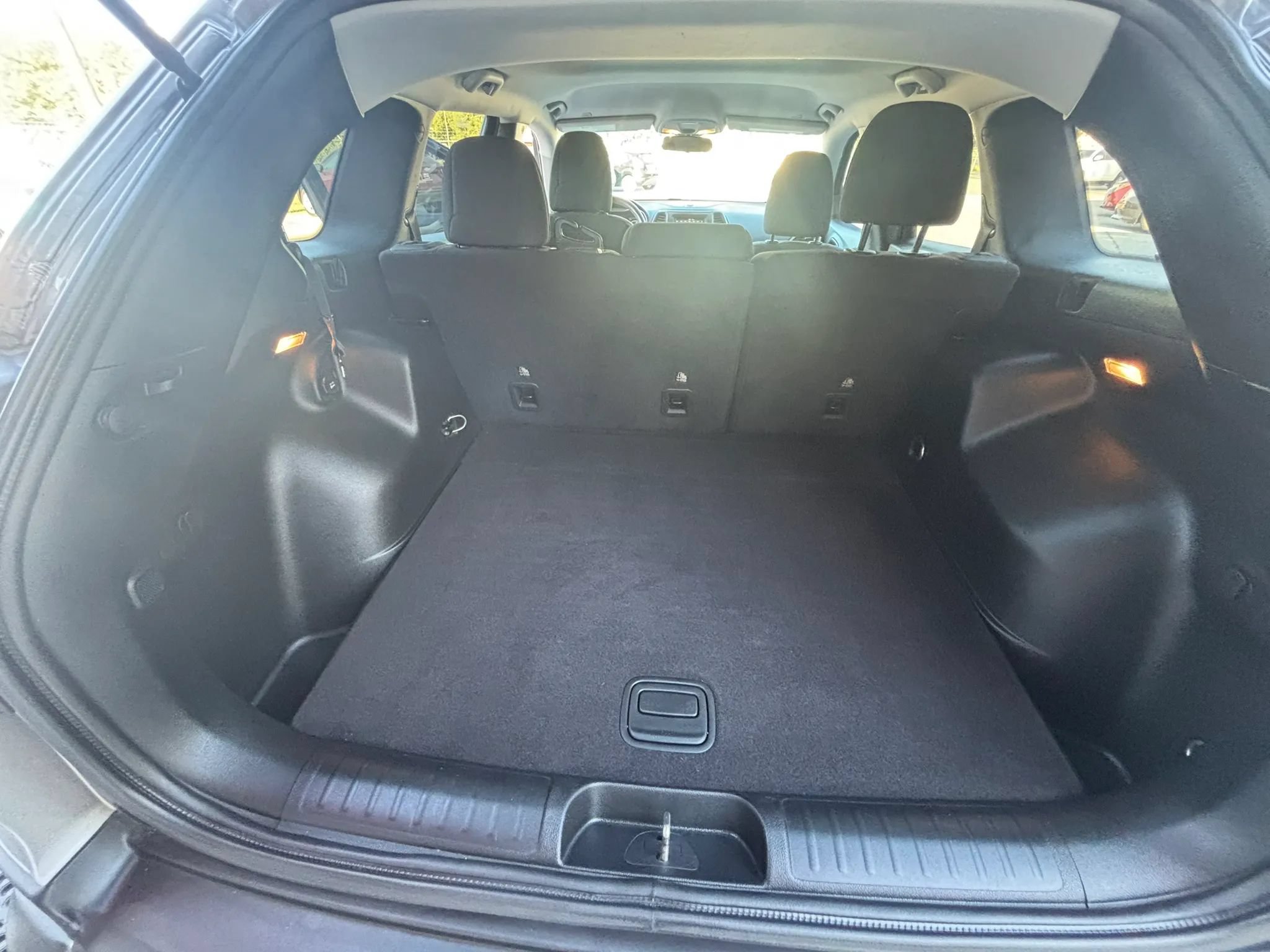 Used 2019 Jeep Cherokee Latitude w/ Popular Appearance Group FWD image 26