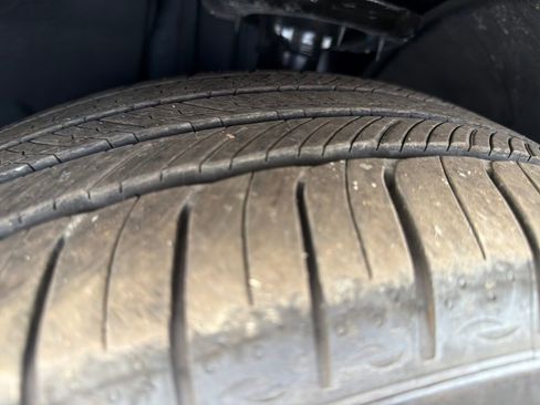 Used 2025 Genesis GV70 2.5T w/ Select Package image 32