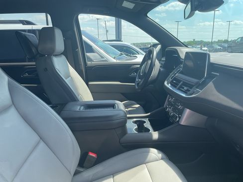 Used 2024 GMC Yukon SLT w/ SLT Luxury Package RWD image 9