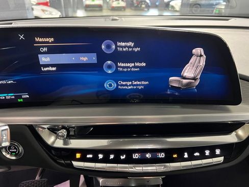 Used 2024 Cadillac Lyriq Luxury RWD image 34