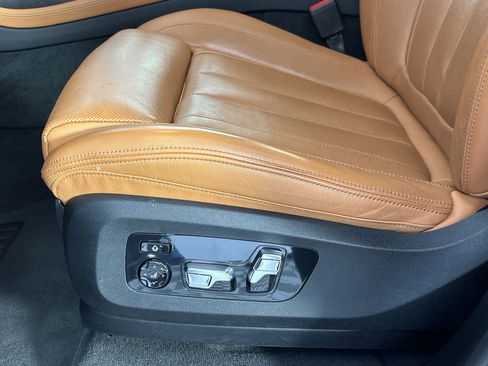 Used 2022 BMW X7 xDrive40i w/ Premium Package AWD/4WD image 16