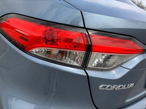 Used 2022 Toyota Corolla LE FWD image 28