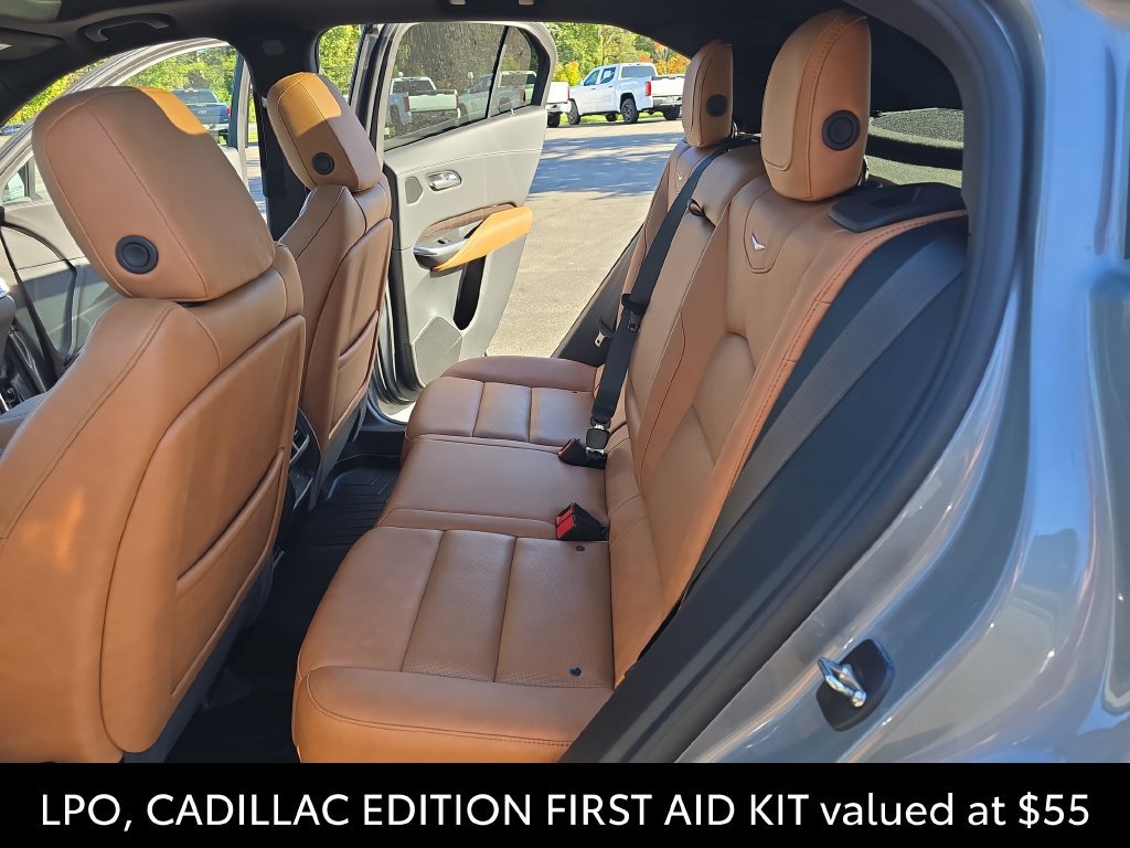 Used 2023 Cadillac XT4 Premium Luxury w/ Technology Package AWD/4WD image 16