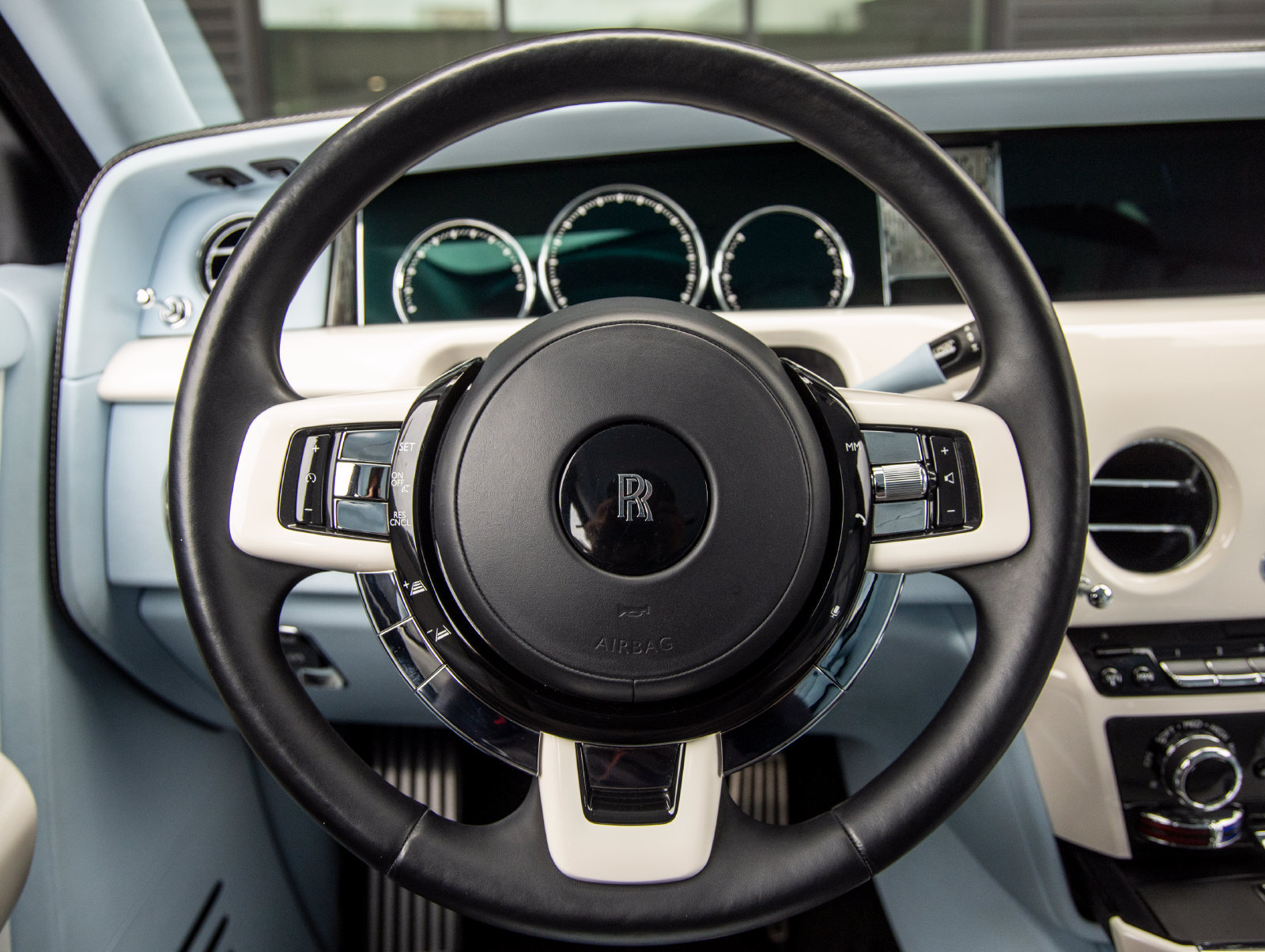 Used 2023 Rolls-Royce Phantom Extended Wheelbase w/ Leather Finishing Pack RWD image 40