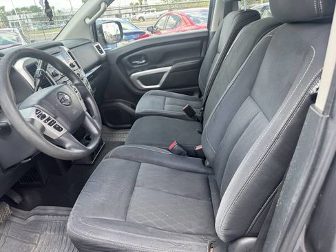Used 2017 Nissan Titan SV RWD image 9