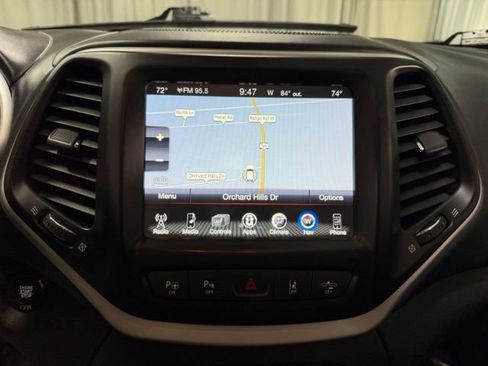 Used 2017 Jeep Cherokee Overland w/ Technology Group AWD/4WD image 14