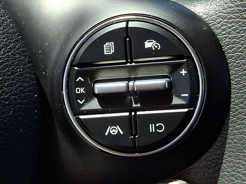 Used 2025 Kia Soul LX w/ LX Technology Package FWD image 21