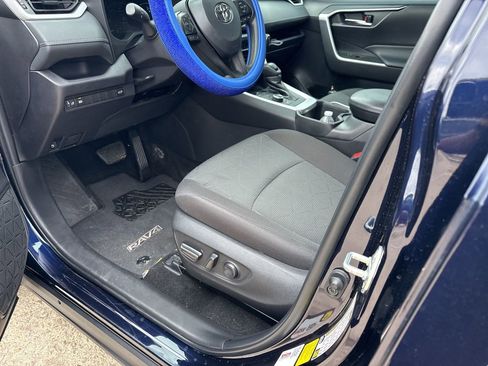 Used 2024 Toyota RAV4 XLE w/ Convenience Package image 5