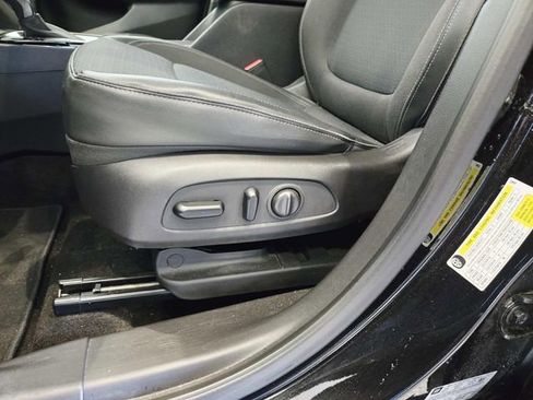 Used 2021 Buick Encore GX Select w/ Sport Touring Package image 32