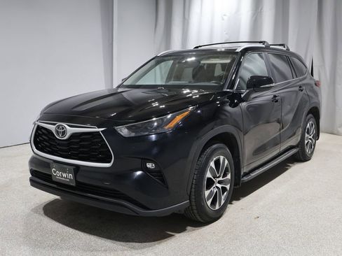 Used 2023 Toyota Highlander XLE AWD/4WD image 8