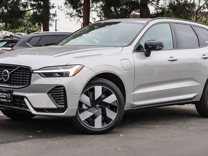 Used 2025 Volvo XC60 T8 Plus w/ Climate Package PRO