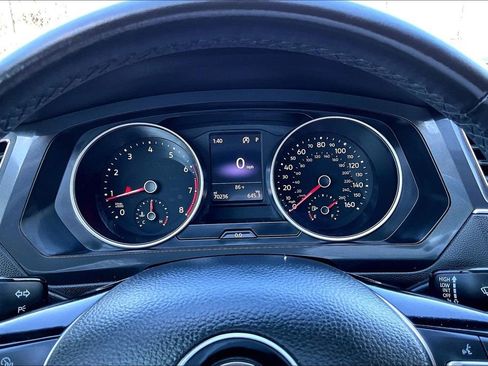 Used 2019 Volkswagen Tiguan SE image 28