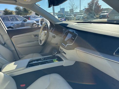 Used 2021 Volvo XC90 T5 Momentum w/ Climate Package image 14