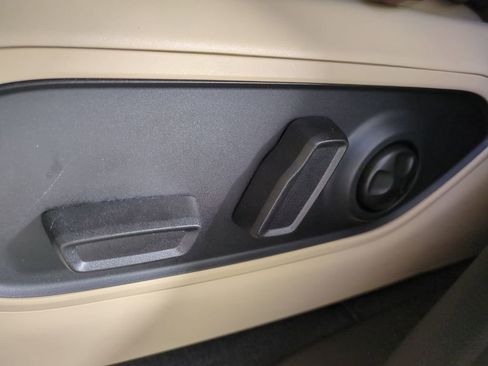 Used 2025 Jeep Grand Cherokee Limited w/ Luxury Tech Group II image 23