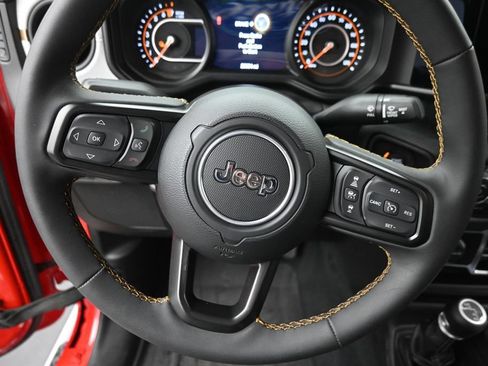 Used 2024 Jeep Gladiator Sport AWD/4WD image 17